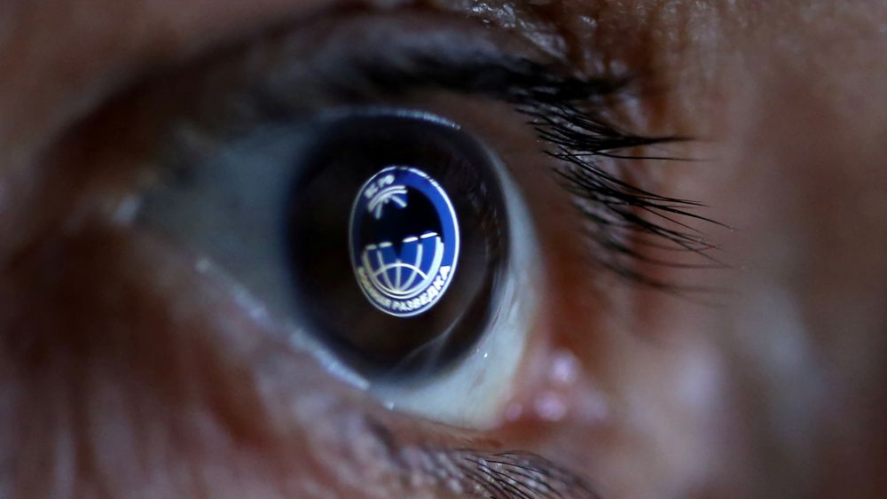 Svenske myndigheter anklager formelt russisk etterretning for å stå bak et datainnbrudd. Logoen som «reflekteres» i dette øyet skal egentlig tilhøre spesialstyrkene til den militære etterretningsorganisasjonen GRU, også kjent som Spetsnaz GRU.