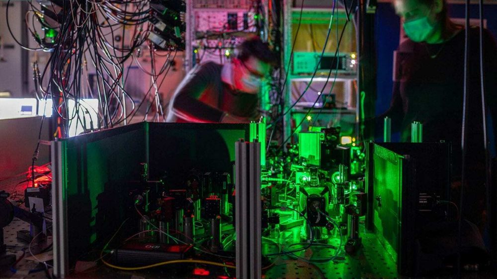 QuTech melder om et nytt gjennombrudd med kvantenettverk-teknologien. Bildet viser en del av det eksperimentelle nettverket.