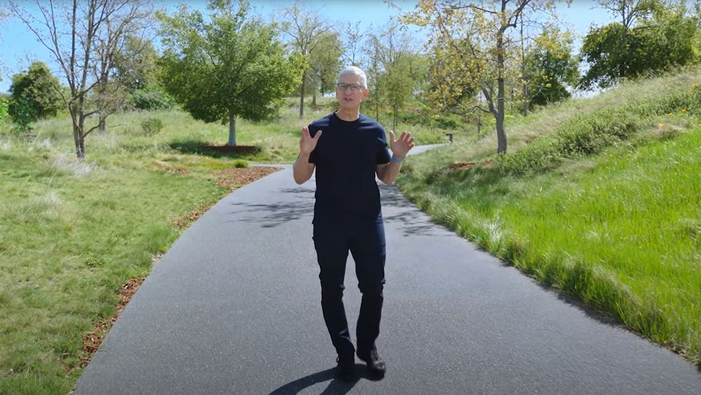 Den nye Jobs: Tim Cooke har rollen som den visjonære når Apple skal introdusere sine nye kreasjoner.