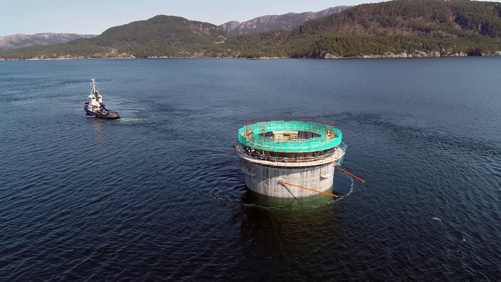 11 understell transporteres fra Aker Solutions' verft på Stord til dypvannsområdet ved Dommersnes.
