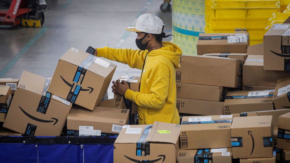 Amazon går nye veier for å tiltrekke seg nye ansatte. Blant annet betaler selskapet minst 15 dollar i timen.