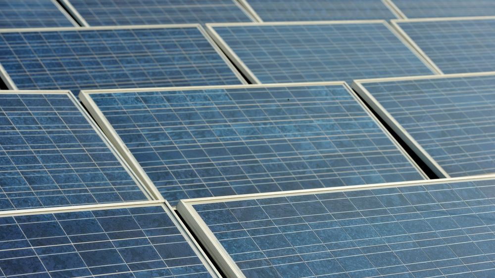 Solceller er blitt svært populære i Polen etter at myndighetene valgte å gi solide støtteordninger til folk for å få dem til å skifte ut gamle kullfyrte kjeler med ny og ren energi.