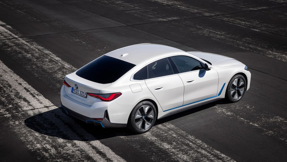 BMW i4 er en elbil med tungt fokus på sportslige egenskaper.