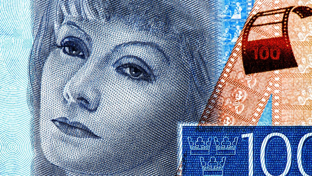 Den svenske sentralbanken vil avhjelpe nedgangen i bruk av kontanter i landet og tester ut en offentlig, digital valuta. Bildet viser en svensk 100-kroneseddel med portrett av filmstjernen Greta Garbo. 