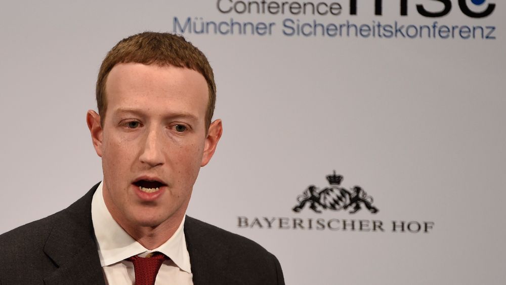 Facebook-sjef Mark Zuckerberg skal vise vei ved å jobbe hjemmefra de neste seks månedene, og selskapets fulltidsansatte får også fortsette med hjemmekontor.