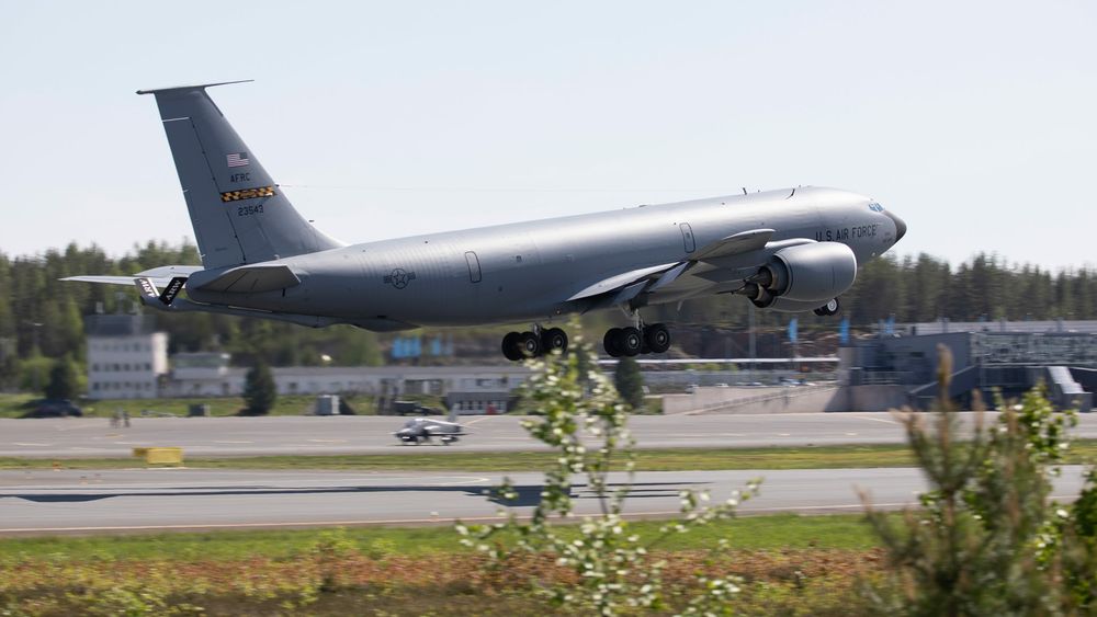 Amerikansk KC-135 tankfly på Rovaniemi i forbindelse med ACE-21.