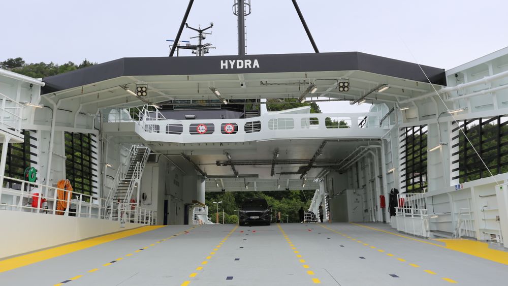 MF Hydra er i normal drift på riksvei 13 Hjelmeland-Skipavik-Nesvik som diesel-elektrisk batterihybrid ferge. Snart skal fergen gå på hydrogen – som et av de første fartøyene i verden.