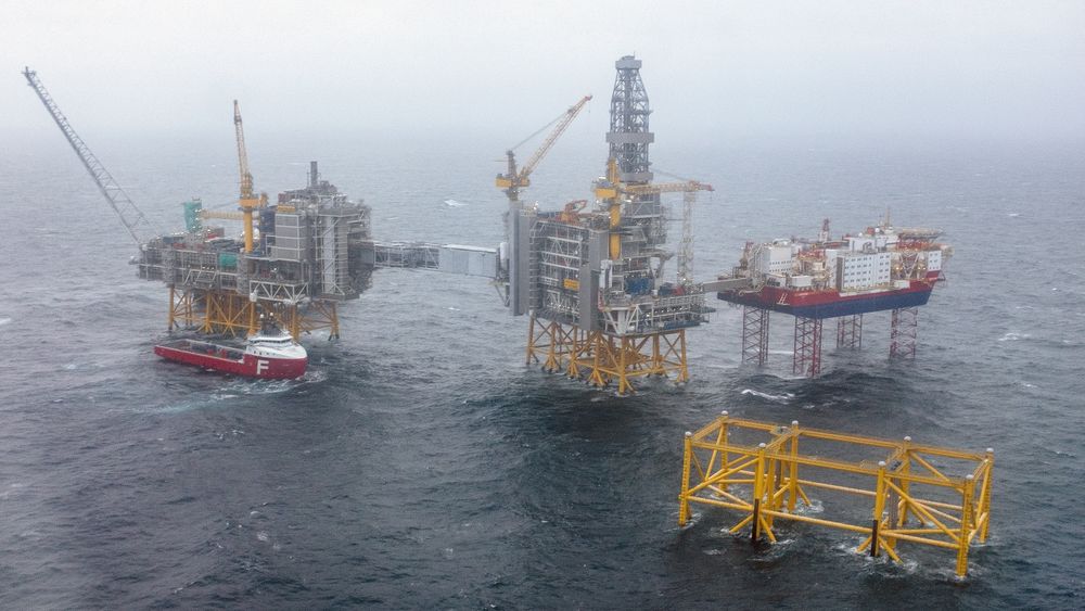 Oljeselskapene lar seg mobbe til å elektrifisere oljeinstallasjonene, mener debattanten. Dette er Johan Sverdrup-feltet.