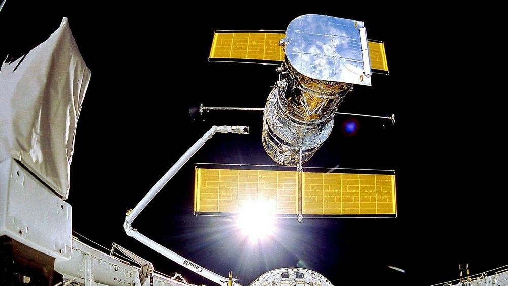 Hubble ble satt i bane fra romfergen 25. april 1990 og har siden blitt vedlikeholdt flere ganger.