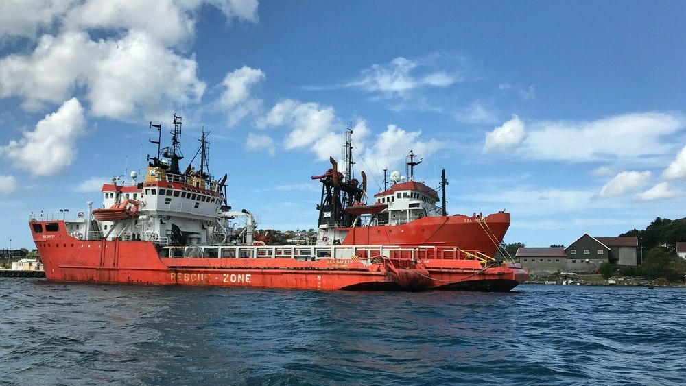 Bellona aksjonerer mot to gamle offshoreskip som ligger i opplag ved Bru kai i Stavanger kommune. De planlegger å inspisere skroget og vil ta seg om bord dersom tilstanden er så dårlig som de frykter. 