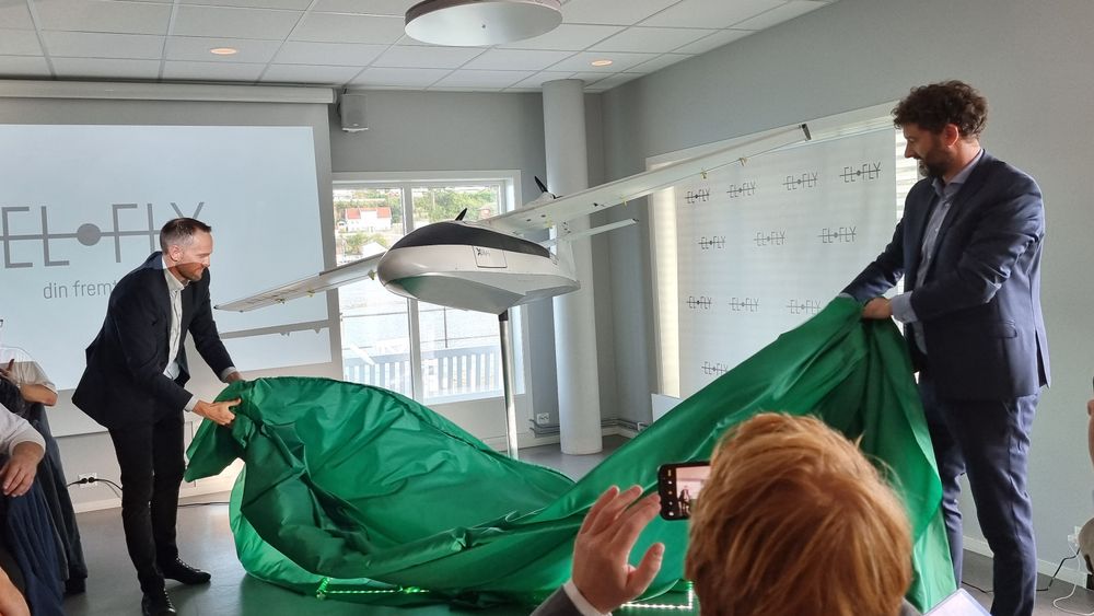 Elflys to ledere avduket dronemodellen.