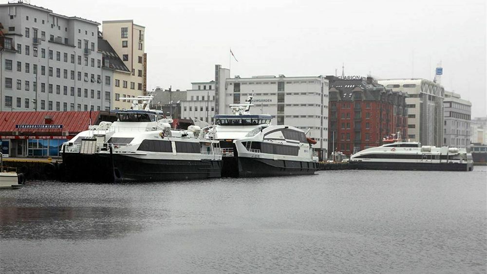 Hurtigbåtene i får ikke støtte til ladeinfrastruktur. Her fra Strandkaiterminalen i Bergen.