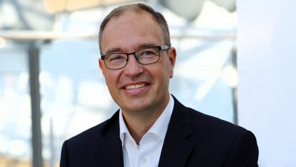 I dag er Jussi Tolvanen leder for Microsoft i Finland. I oktober tar han over som administrerende direktør for Telenors finske teleoperatør, DNA.