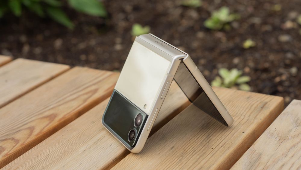 Z Flip3 er Samsungs lille brettbare, rettet mot de som vil ha en stilig nett telefon