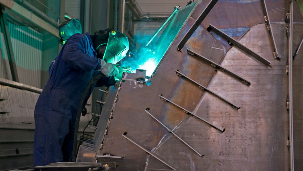 Aluminium ble valgt for å holde vekten nede, og det byr på mye spesialisert sveisearbeid.