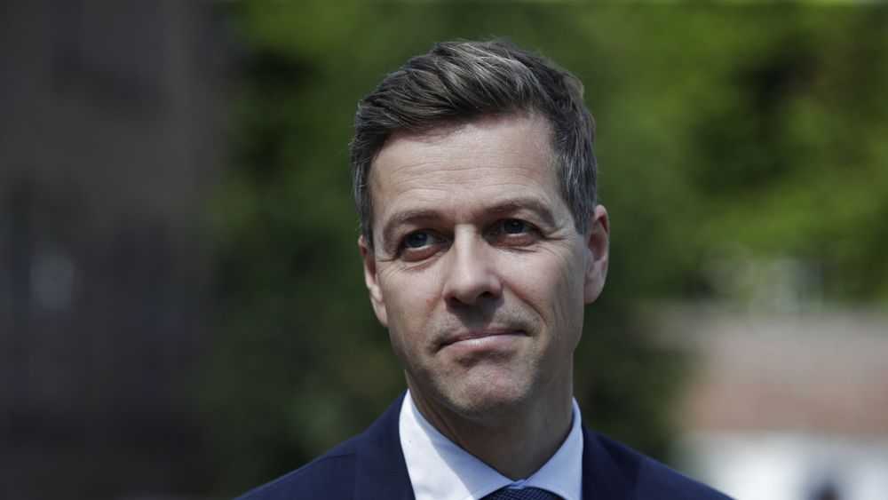 Samferdselsminister Knut Arild Hareide har sendt brev til Jernbanedirektoratet om mobildekning på tog.
