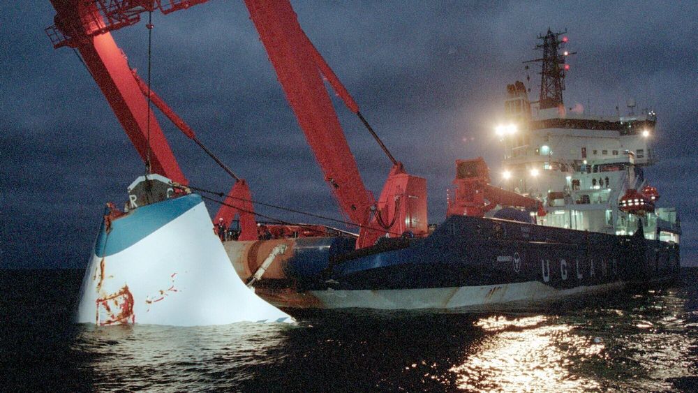 Estonias baugport ble hevet få uker etter forliset, mens resten av vraket fremdeles ligger på rundt 80 meters dyp i Østersjøen.