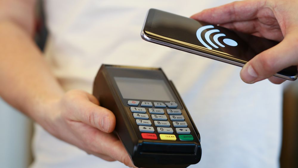 Apple Pay er den eneste betalingsappen som kan bruke NFC-brikken i Iphone til kontaktløs betaling. Det kan være ulovlig.