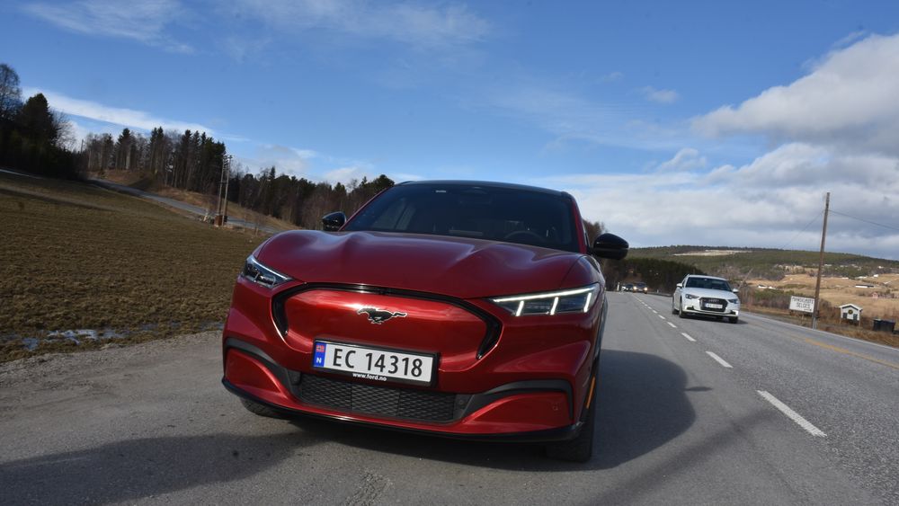 Ford Mustang Mach-e er en av bilene som kan få høyere avgifter til neste år.