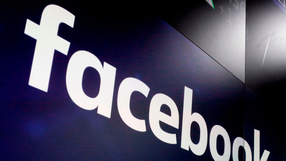 Facebook er bøtelagt i Storbritannia for ikke å samarbeide om en granskning av fusjonen med Giphy.