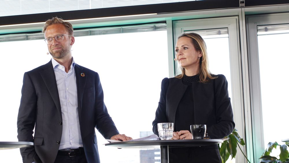 Nikolai Astrup og Linda Hofstad Helleland møtte norsk teknologibransje på sin siste dag som statsråder. Helleland uttrykker bekymring for fremtiden til norsk konsulentbransje.