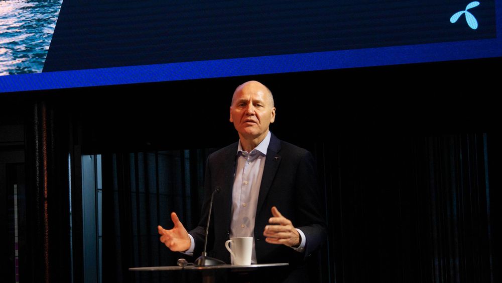 Konsernsjef Sigve Brekke i Telenor, her fotografert under framleggelse av resultatene for tredje kvartal 2021. Nå deler han ut milliarder til aksjonærene.