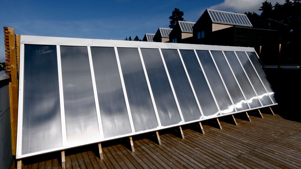 Solfanger på Mortensrud. Enova støtter ikke lenger installasjon av solceller, men solfangere til produksjon av strøm.