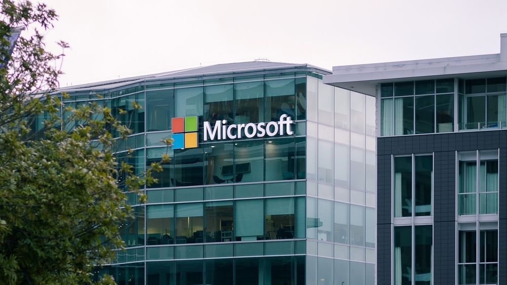 Microsoft er nå verdens mest verdifulle selskap, takket være vellykket satsing på bedrifts- og skytjenester.