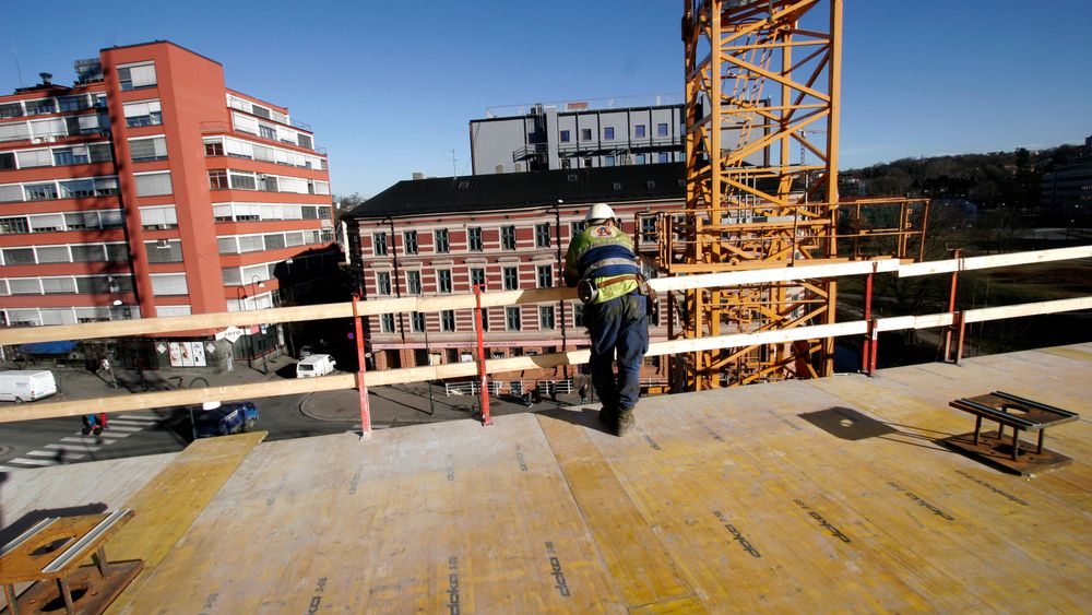 Norge har blant verdens høyeste levekostnader, men lønna til bygningsarbeiderne i landet står ikke i stil.