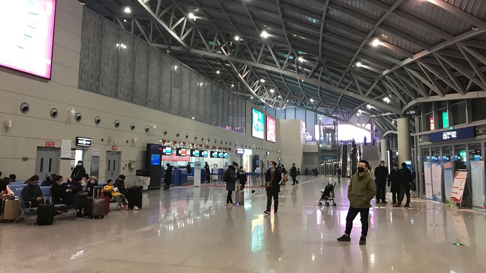 Alarmen skal gå når en registrert person kjøper en flybillett, sjekker inn på et hotell eller krysser provinsens grense. Bildet er fra Xinyang Minggang-flyplassen i Henan-provinsen.