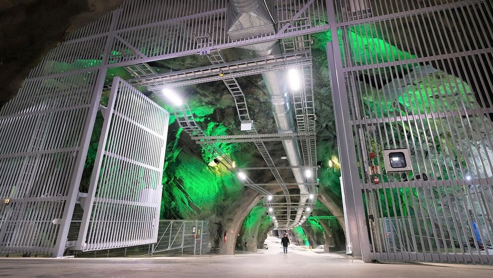 Arealet i gruvehallene til Lefdal mine datacenter tilsvarer 18 fotballbaner. Her ved hovedinngangen ved nivå tre.