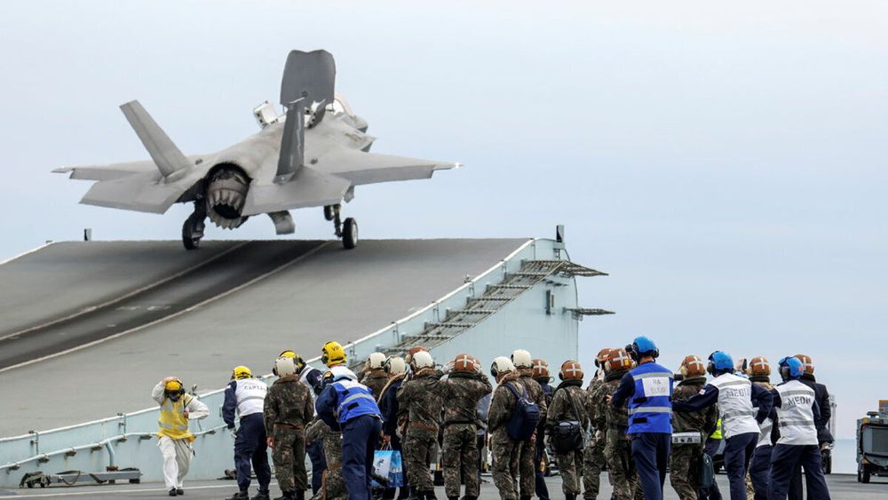 F-35B-flyet som havarerte, gikk i sjøen rett etter denne «hoppkanten» på HMS Queen Elizabeth. Dette er ikke bilde fra ulykken.