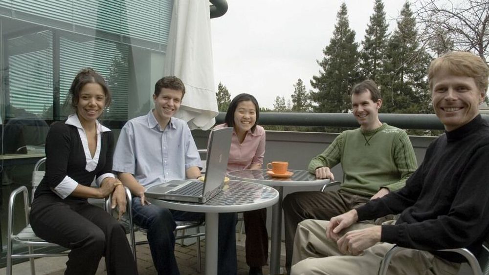 Cintia Moreira, Øyvind Grotmol, Pauline Chen, Kristian Eide og Børge Hald i Medallia i 2006. Her fra kontoret i Silicon Valley.