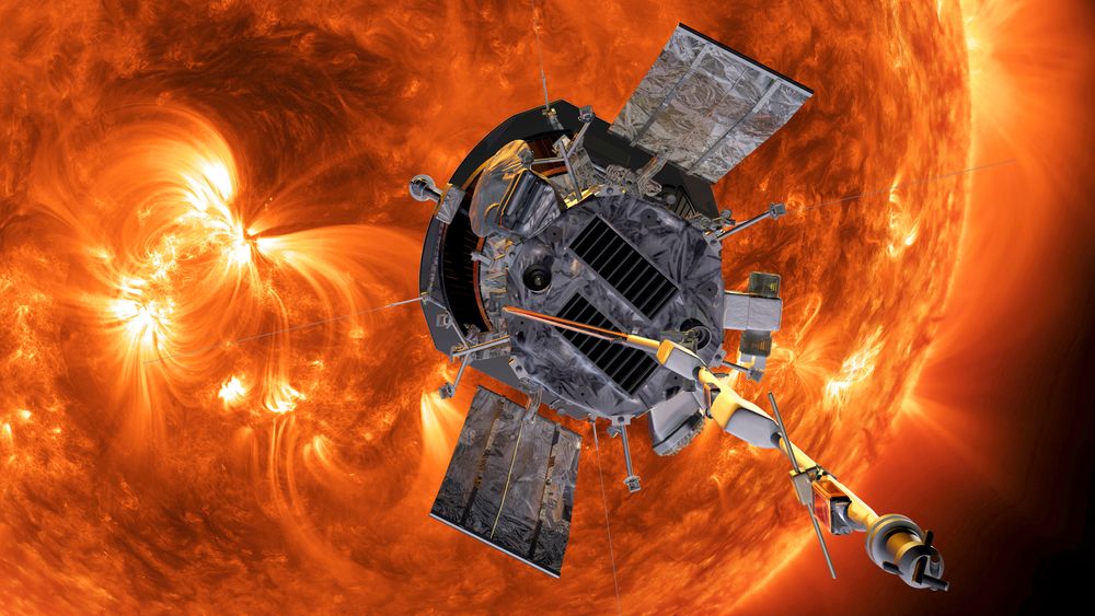 Denne illustrasjonen fra Nasa viser hvordan det kan ha sett ut da sonden Parker før første gang passerte gjennom sola ytterste atmosfærelag i april i år. Nasa betegner hendelsen som et monumentalt øyeblikk.