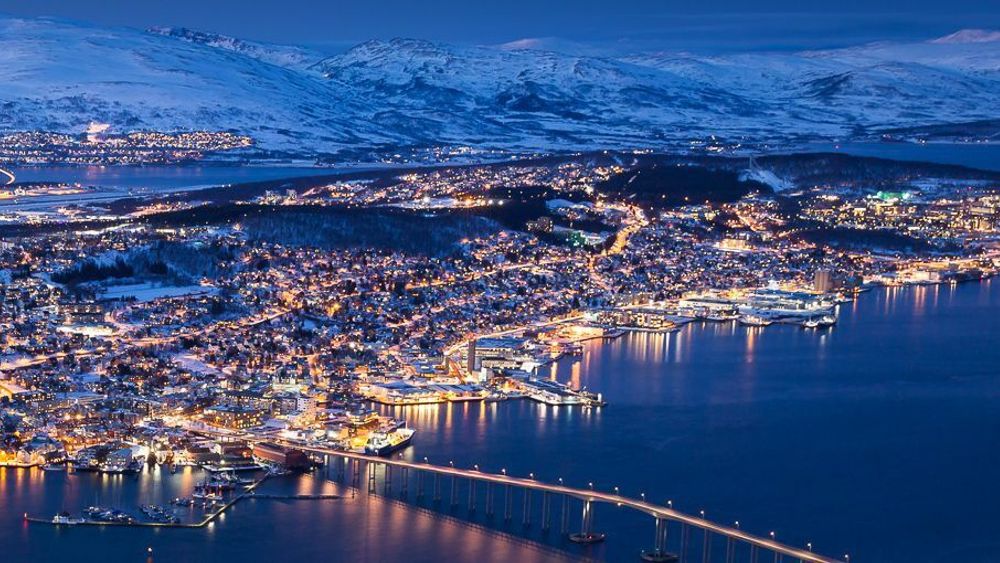 Tromsø sett fra fjellstua en vinterdag. Serit i Tromsø har blant annet vært med å bygge superdatamaskinen Fram som befinner seg i Universitetet i Tromsøs lokaler til høyre i bildet.