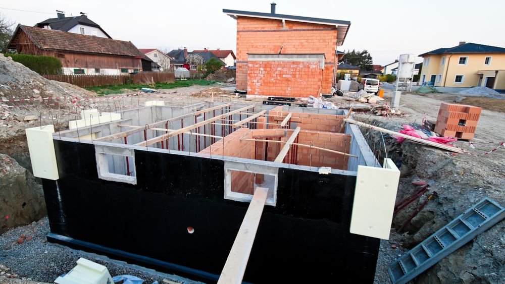 – Arkitekter trenger økt forståelse for klimagassberegninger, for hva vi kan bidra med og hvordan vi kan bruke de verktøyene vi har tilgjengelig, sier Martha Lewis, ansvarlig for materialer i det internasjonale arkitektselskapet Henning Larsen. Hun mener man må slutte å bygge kjellere.