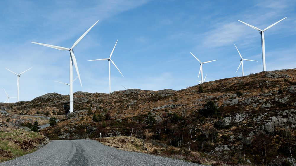 Olje- og energiminister Marte Mjøs Persen (Ap) sier regjeringen ønsker mer vindkraft på land, i tillegg til havvind.