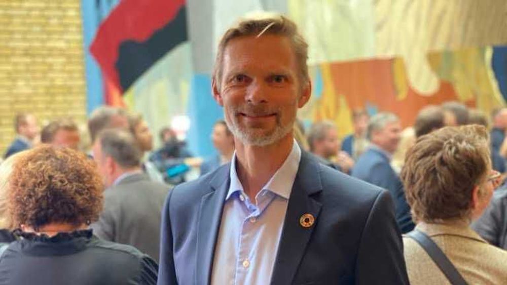 Du kan ikke være politiker i Norge i 2022 uten å være IKT-politiker, skriver IKT-Norges administrerende direktør, Øyvind Husby. Her er han avbildet under framleggelsen av statsbudsjettet i oktober i fjor.
