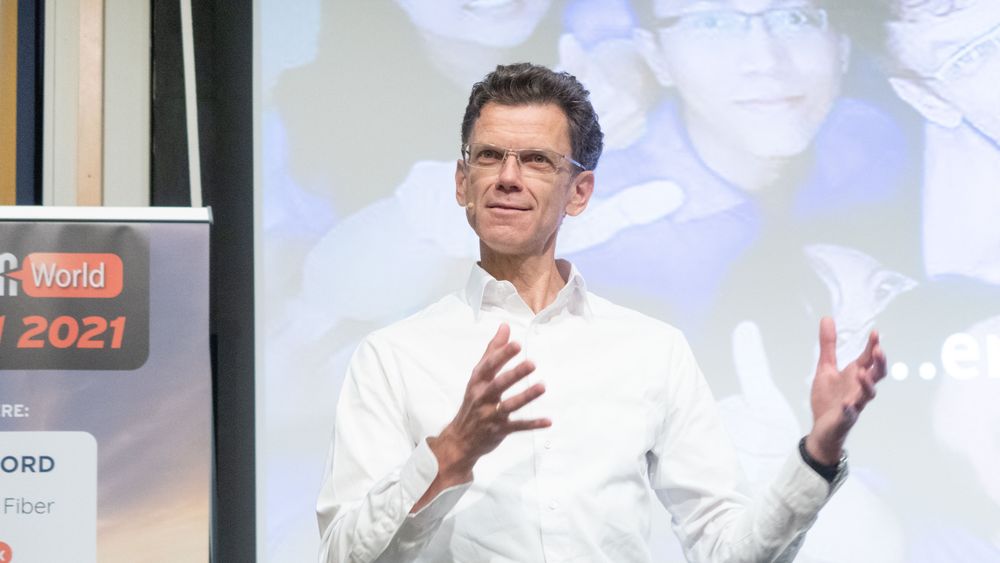 Telenor Norge-sjef Petter-Børre Furberg sier etterspørselen fra bedriftsmarkedet etter tjenester på toppen av telenettet er økende.