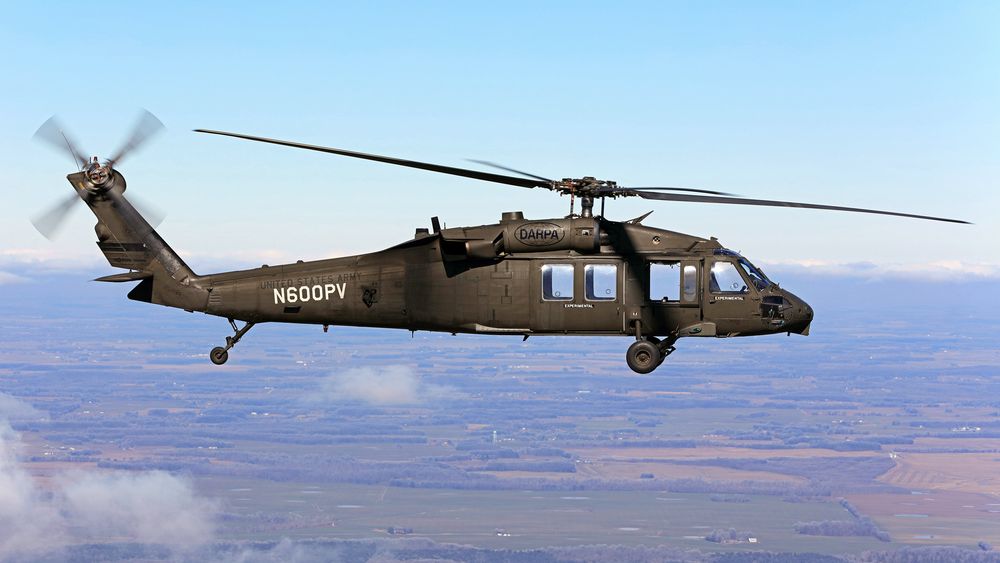 UH-60A Black Hawk i lufta lørdag 5. februar 2022 som ledd i Alias-testinga der Darpa og Sikorsky samarbeider.