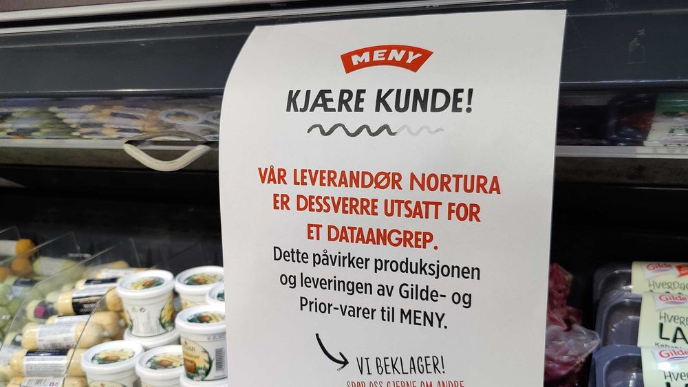 Plakaten vi fant denne uken i kjøttdisken på en Meny-butikk i Oslo, stemmer ikke. Nortura har i dag ingen avvik som følge av dataangrepet de ble utsatt for før jul. Meny har nå fjernet plakaten.