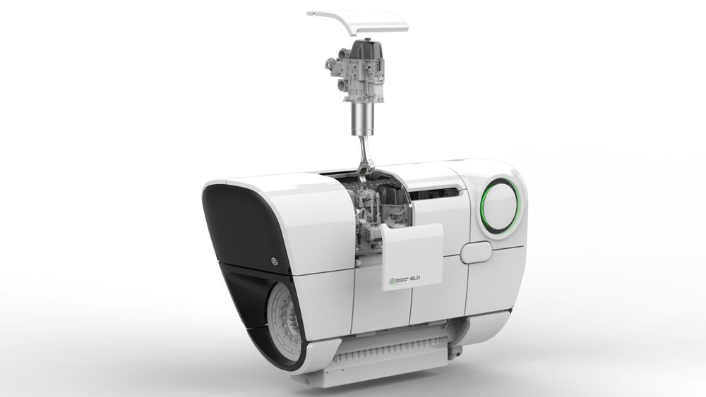Sylindertopp og sylinder løftet opp på ABCs multifuel-motor EVOLVE 4EL23 for vedlikehold.