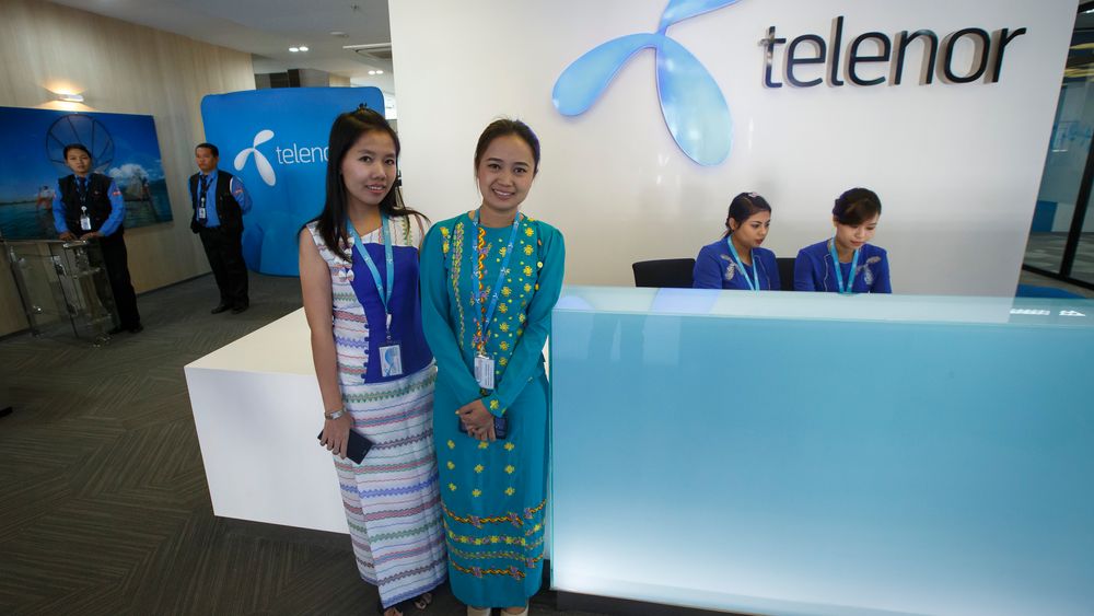 Slik så resepsjonen i Telenors hovedkvarter i Yangon ut da selskapet etablerte seg i landet i 2014. Nå skal selskapet selge virksomheten, noe mange er kritiske til.