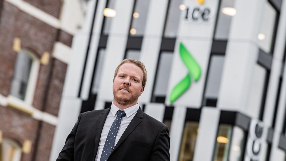 Ice-sjef Eivind Helgaker foran selskapets hovedkontor i Nydalen i Oslo.