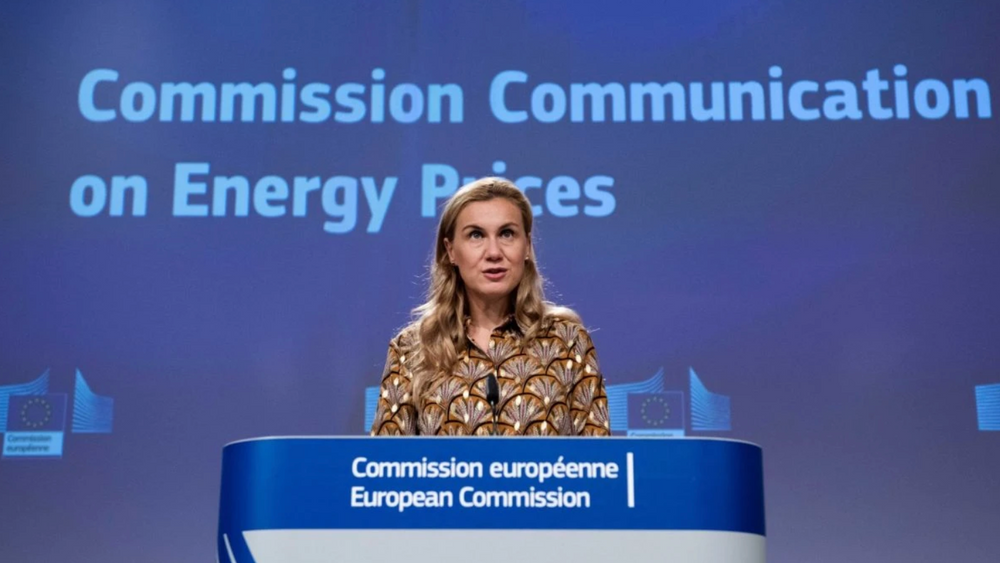 EUs energikommissær Kadri Simson skal møte EUs energiministre til krisemøte mandag.