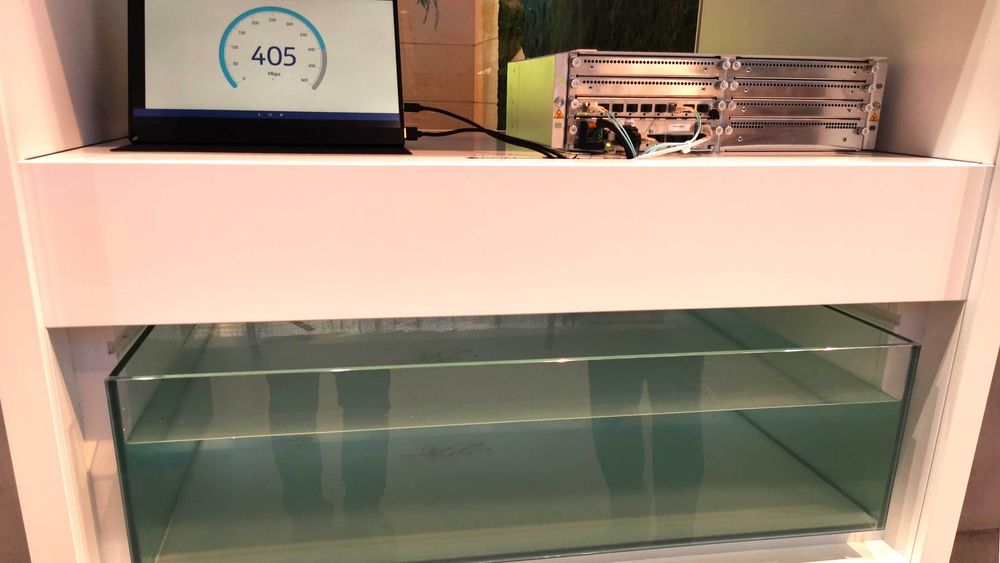 Utstillingen av Nokias vannkjølte basestasjon er kanskje ikke den mest visuelt slående på messegulvet i Barcelona, men skal bidra til å redusere energiforbruket på en basestasjon med opptil 90 prosent, samtidig som den er støysvak.