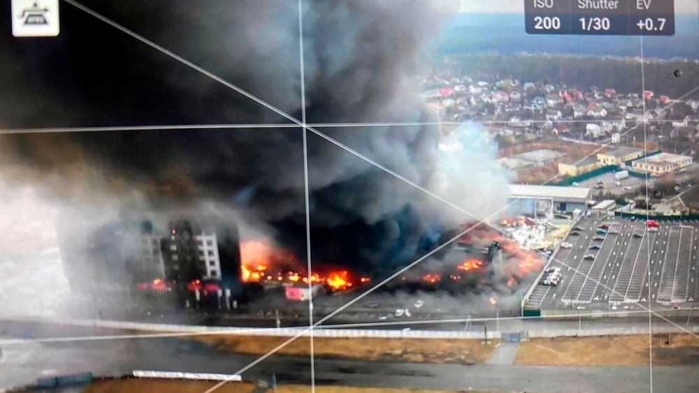 En utbombet bygning filmet av ukrainske sikkerhetsstyrker i år ved hjelp av en drone.