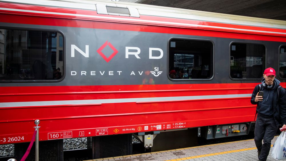 SJ Norges første tog kjører inn på Oslo S. Om tre år planlegger det svenske togselskapet å kjøre direktetog fra Trondheim til Stockholm.