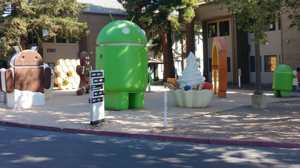 Android-skulpturene utenfor Googleplex slik de så ut i 2019.