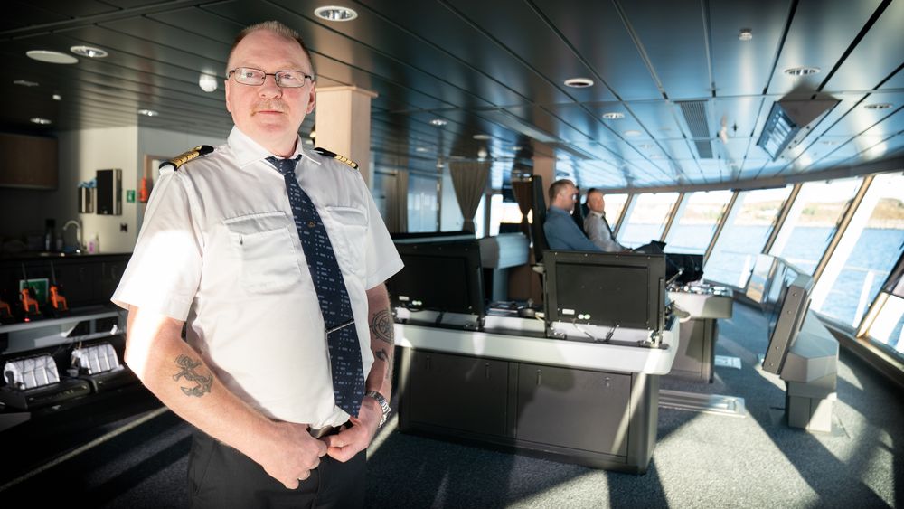 Kaptein Brynjard Ulvøy er strålende fornøyd med skipets manøvreringsegenskaper og sjødyktighet.
